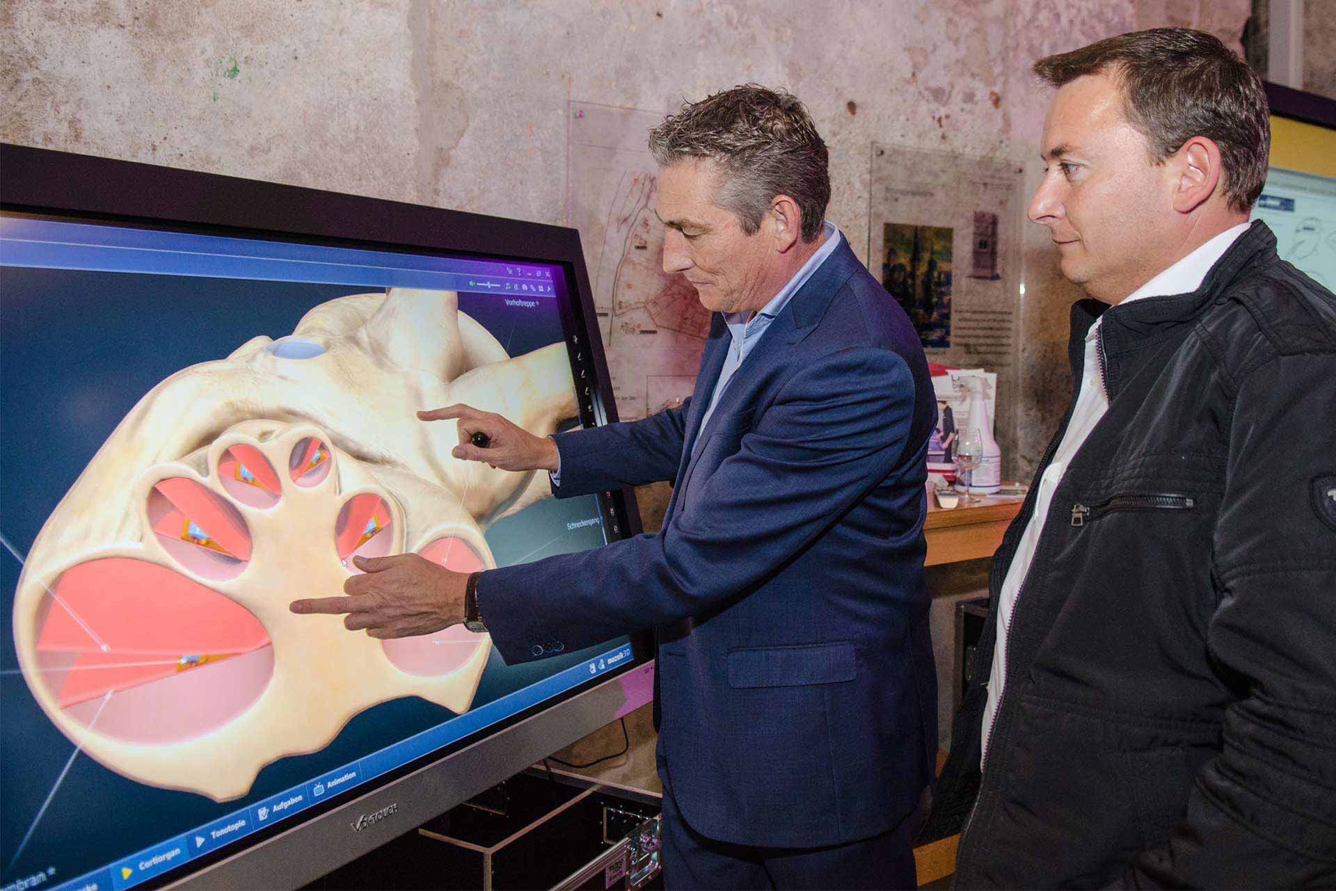 Touchscreen Monitore eignen sich ideal als Unterrichtsmedium